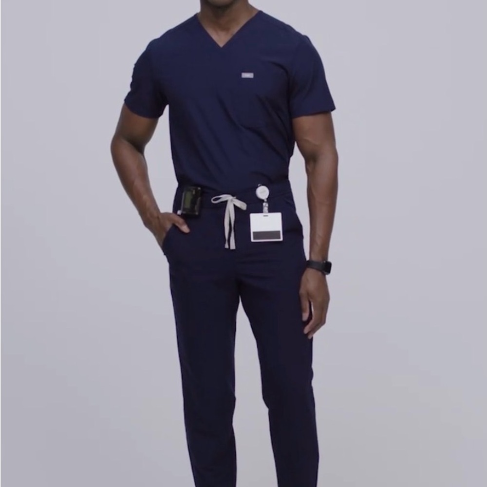 FIGS Men’s Scrub Set- Top & Joggers